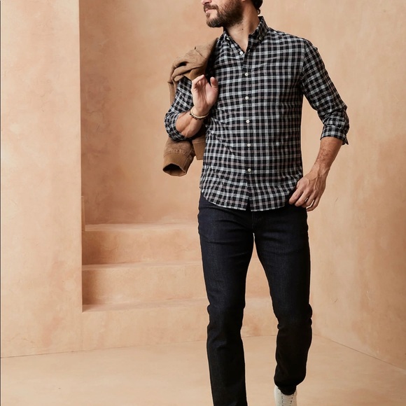 Banana Republic Slim fit traveler jeans, dark wash - Picture 3 of 5
